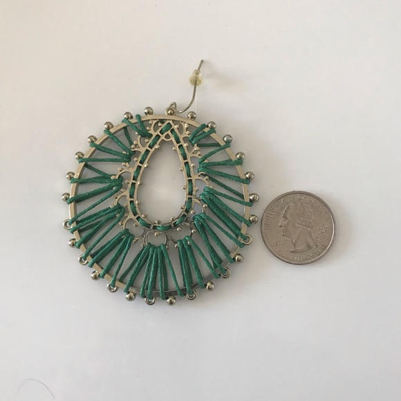 Green round thread drop earrings - Picture 7 of 7